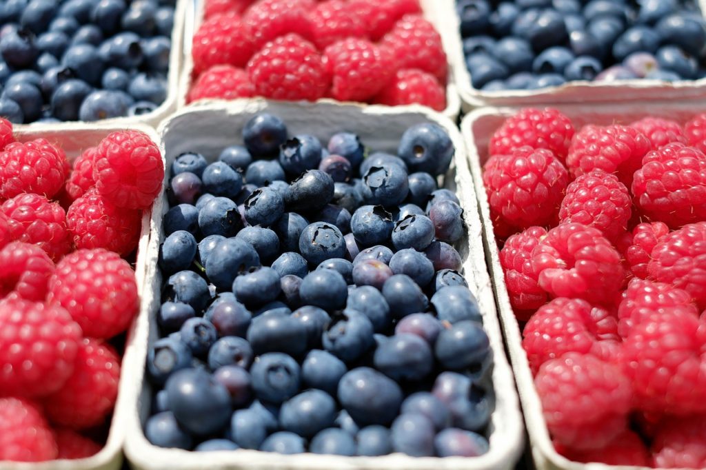 berries, blueberries, raspberries